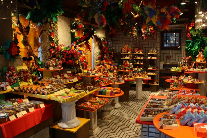 vente-LE TIGNET-min_candy_store_chocolate_shop_chocolate_switzerland-393515